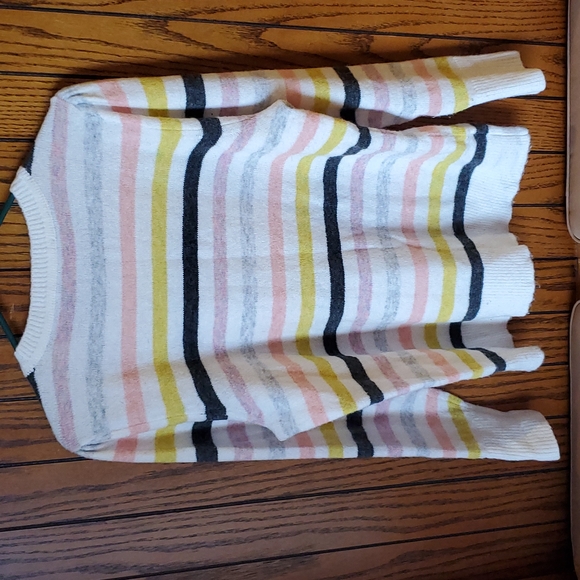 Women Loft Size Xlarge Crew Neck Sweater with Puff Sleeve. - Picture 2 of 3